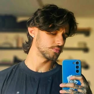 Hugo C. Campos, tatuador e fundador do Blackout Tattoo Studio